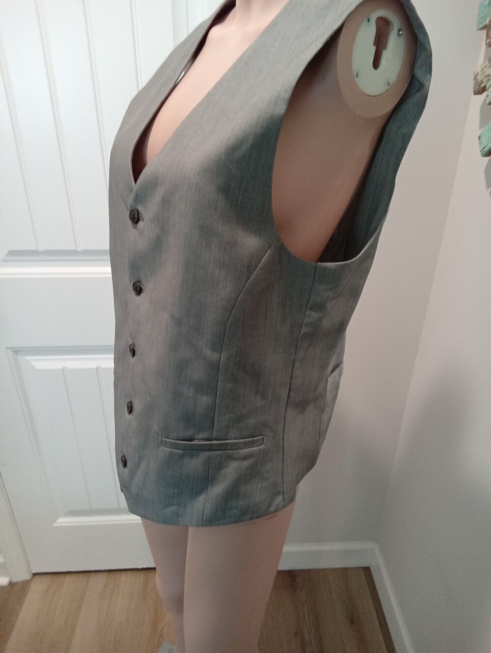 JF J. Ferrar Men's Size M Tailored Suit Vest Classic Gray Pattern Deep V-Neck - Picture 3 of 11